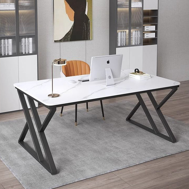 Steinplatten-Top-Büroschreibtisch mit Kohlenstoffstahlrahmen - Moderner minimalistischer rechteckiger Schreibtisch für das Home Office 