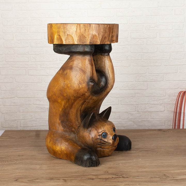 Zeitgenössischer kreativer Beistelltisch aus Massivholz mit Katzendesign für das Wohnzimmer - handgeschnitzter Akzenttisch aus Naturholz 