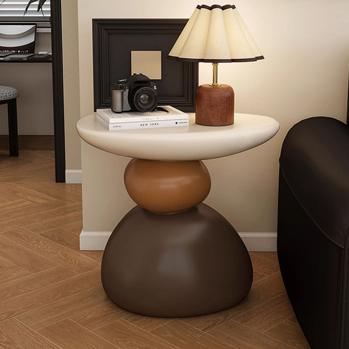 Table d'appoint sculpturale irrégulière en résine créative contemporaine pour salon 