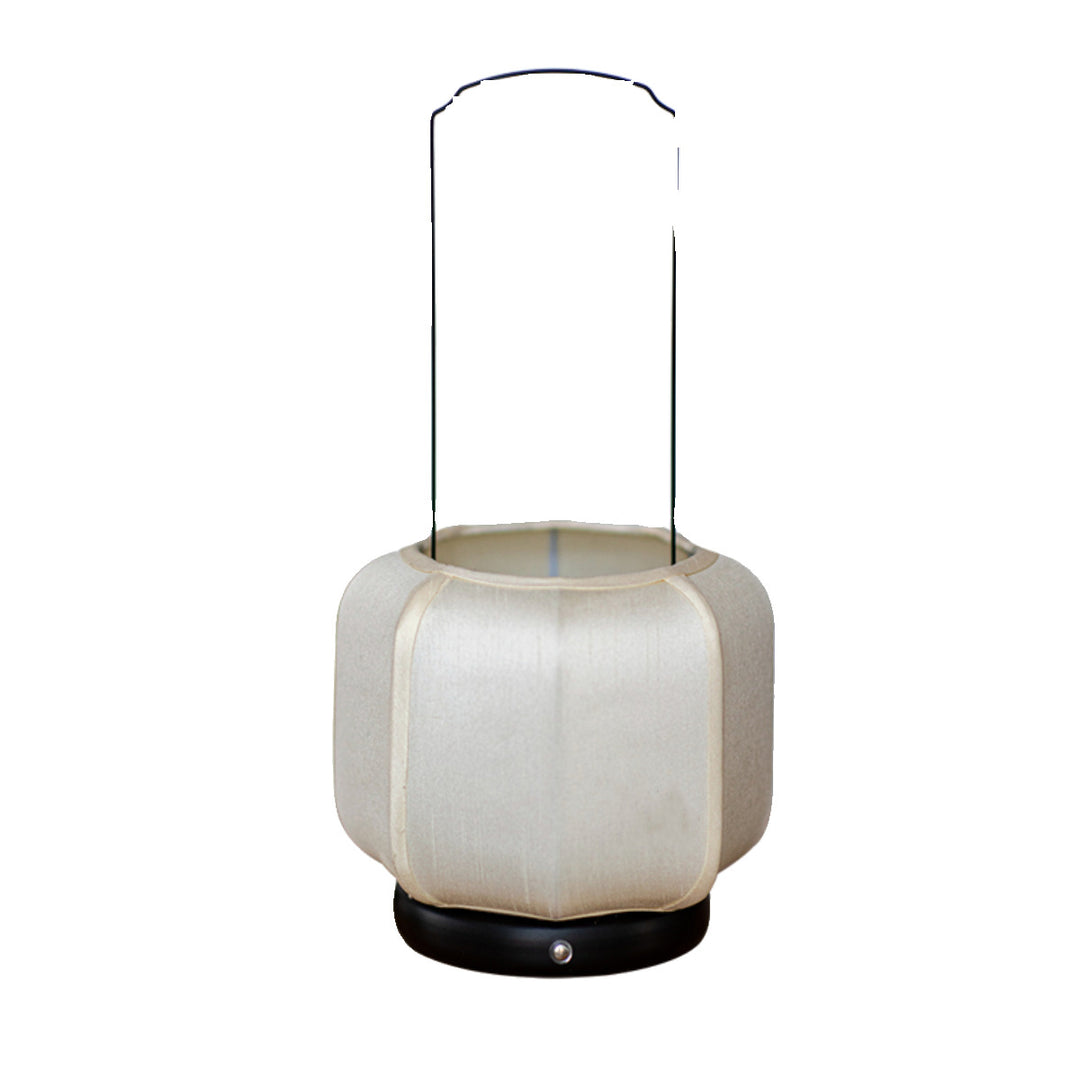 Traditionelle chinesische Eisen-Seidenstoff-Laternenform-LED-Tischlampe für das Schlafzimmer 