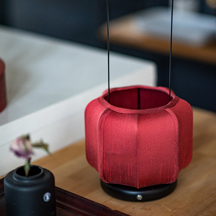 Traditionelle chinesische Eisen-Seidenstoff-Laternenform-LED-Tischlampe für das Schlafzimmer 