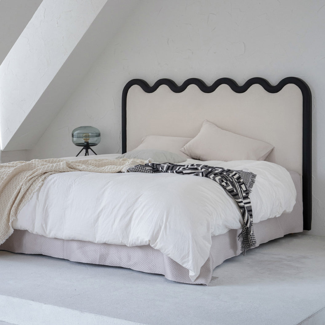 Marco de Cama de Madera Maciza Sin Pintura Ondulada - Diseño Francés de Lino Beige Para Tu Dormitorio 
