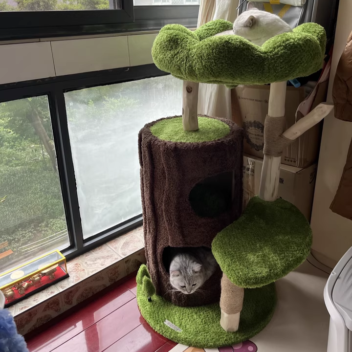 Arbre à chat contemporain créatif à 2 condos et 2 perchoirs en panneaux de particules ronds, bois fruitier naturel, tissu velours et sisal pour salon 
