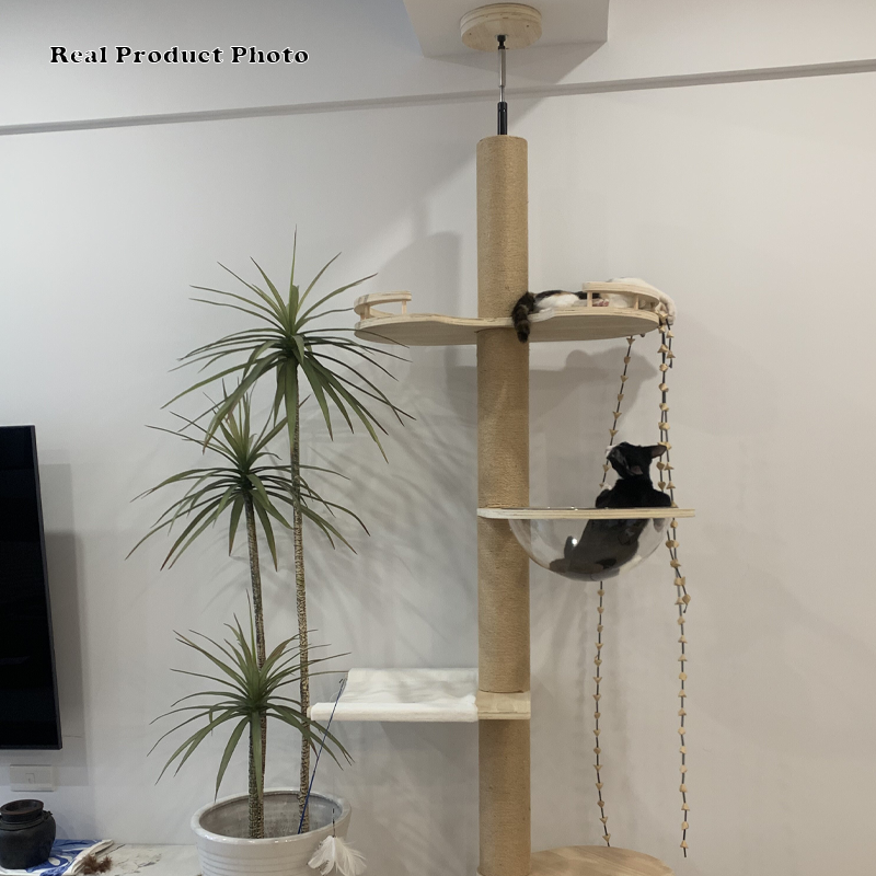 Moderner, kreativer Katzenbaum aus Rundholz, Sperrholz und Hanfseil mit 3 Liegeflächen und 3 Höhlen für das Wohnzimmer 