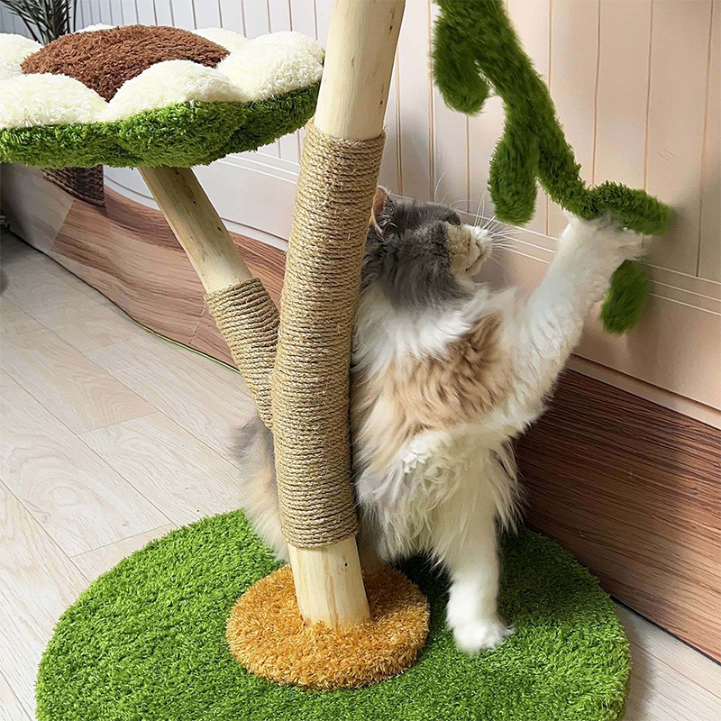 Moderner kreativer runder Katzenbaum &amp; Katzenhaus mit 2 Liegeflächen aus Sperrholz in natürlicher Obstholz-Optik, Samtstoff und Hanfseil für das Wohnzimmer 