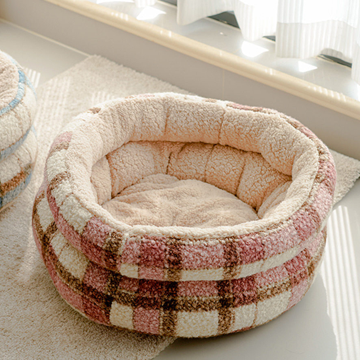 Contemporary Scandinavian Round Fabric Cotton Enclosed Cat Bed For Bedroom