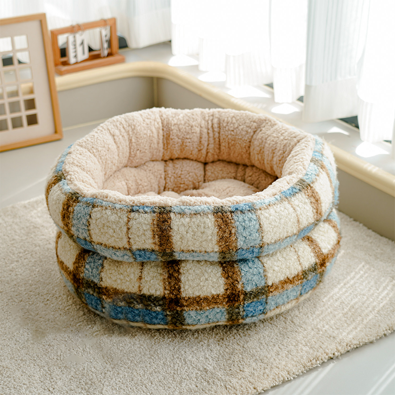 Contemporary Scandinavian Round Fabric Cotton Enclosed Cat Bed For Bedroom
