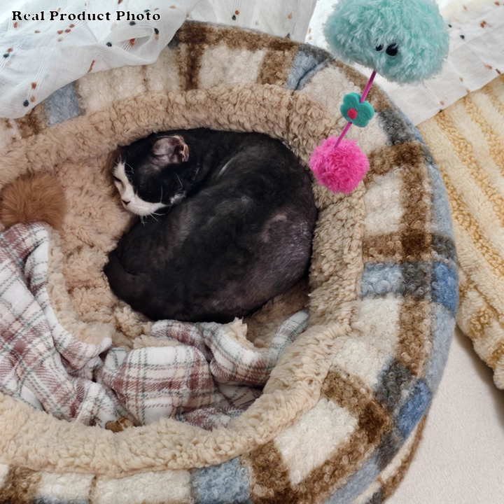Contemporary Scandinavian Round Fabric Cotton Enclosed Cat Bed For Bedroom