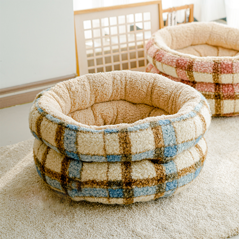 Contemporary Scandinavian Round Fabric Cotton Enclosed Cat Bed For Bedroom
