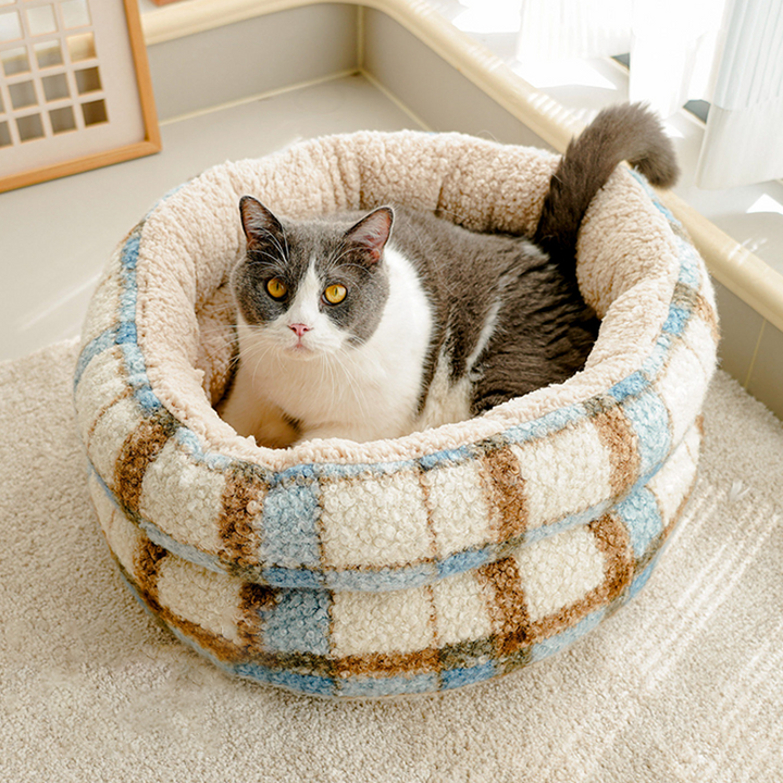 Contemporary Scandinavian Round Fabric Cotton Enclosed Cat Bed For Bedroom