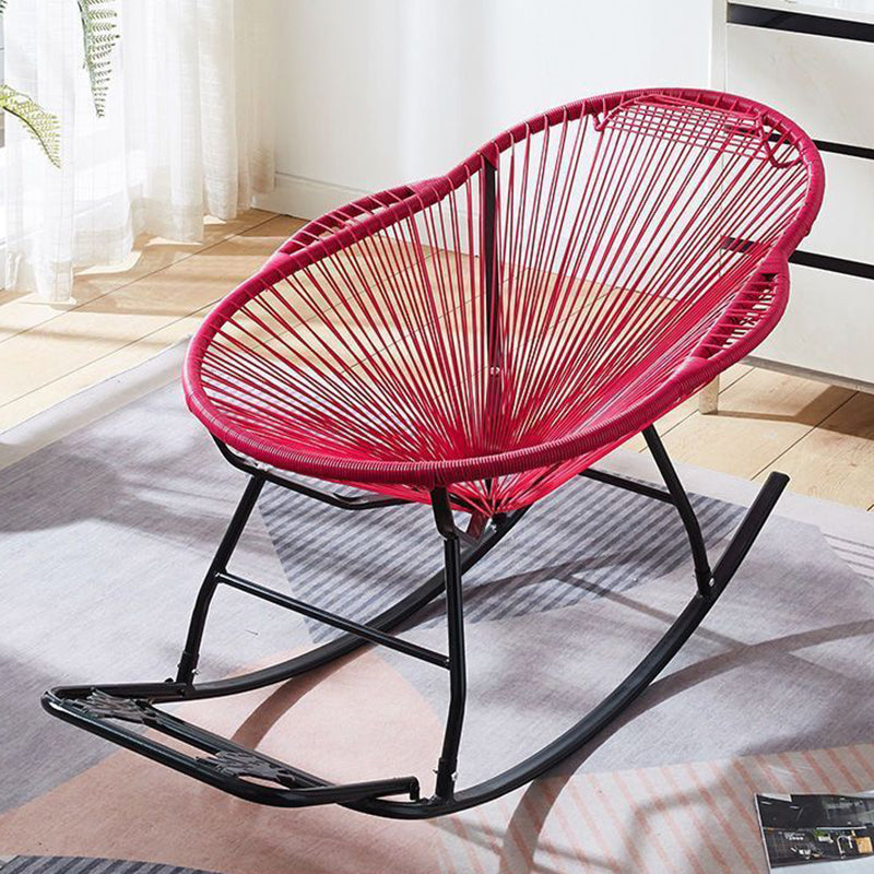Fauteuil à bascule contemporain en rotin et acier, de forme nid, avec accoudoirs et dossier, pour salon 