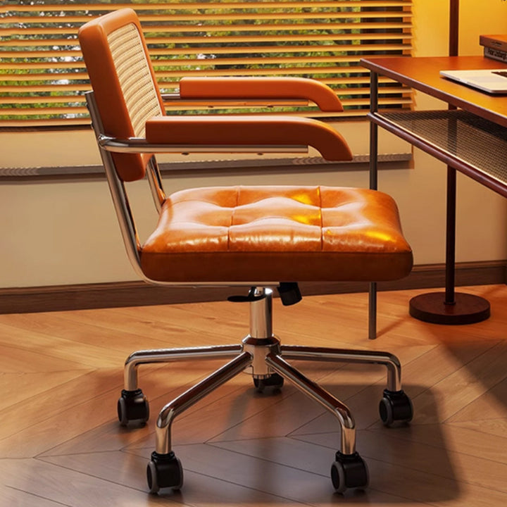 Moderner minimalistischer rechteckiger Rattan-Massivholz-Stahl-Ölwachs-Leder-Schreibtischstuhl mit Rückenlehne und Armlehne für das Home Office 