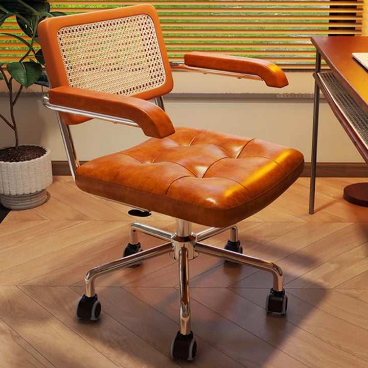 Moderner minimalistischer rechteckiger Rattan-Massivholz-Stahl-Ölwachs-Leder-Schreibtischstuhl mit Rückenlehne und Armlehne für das Home Office 