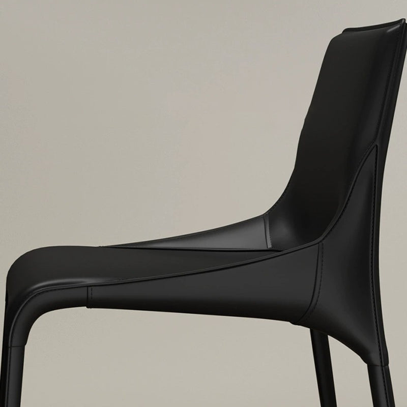 Chaise de salle à manger sans accoudoirs au design moderne minimaliste, rectangulaire, avec dossier en cuir de selle et acier au carbone, pour salle à manger et cuisine 