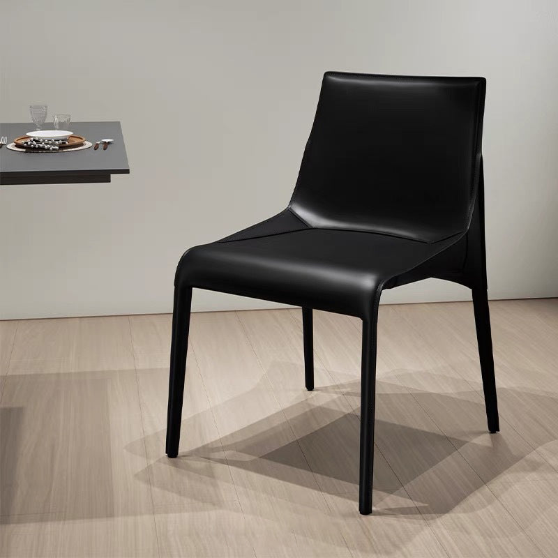 Chaise de salle à manger sans accoudoirs au design moderne minimaliste, rectangulaire, avec dossier en cuir de selle et acier au carbone, pour salle à manger et cuisine 