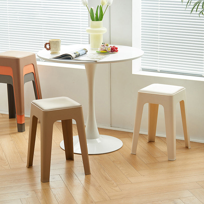 Chaise de salle à manger empilable rectangulaire moderne minimaliste en cuir PU et PP, sans dossier ni accoudoirs, pour salle à manger et cuisine 