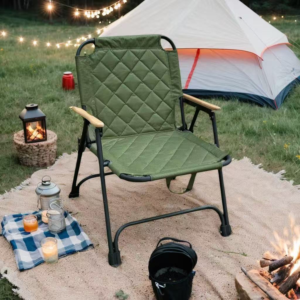Moderner minimalistischer rechteckiger Campingstuhl mit Rautenmuster aus Kohlenstoffstahl, Oxford-Stoff, Buchenholz, klappbar, mit Rückenlehne und Armlehne für den Garten 