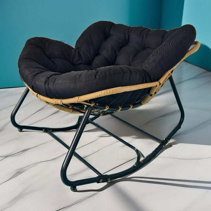 Moderner minimalistischer Schaukelstuhl mit geschwungener Vogelnest-Form aus Kohlenstoffstahl, Leinenmischgewebe, synthetischem Stoff und PE-Rattan, mit Rückenlehne, ohne Armlehnen, für das Wohnzimmer 