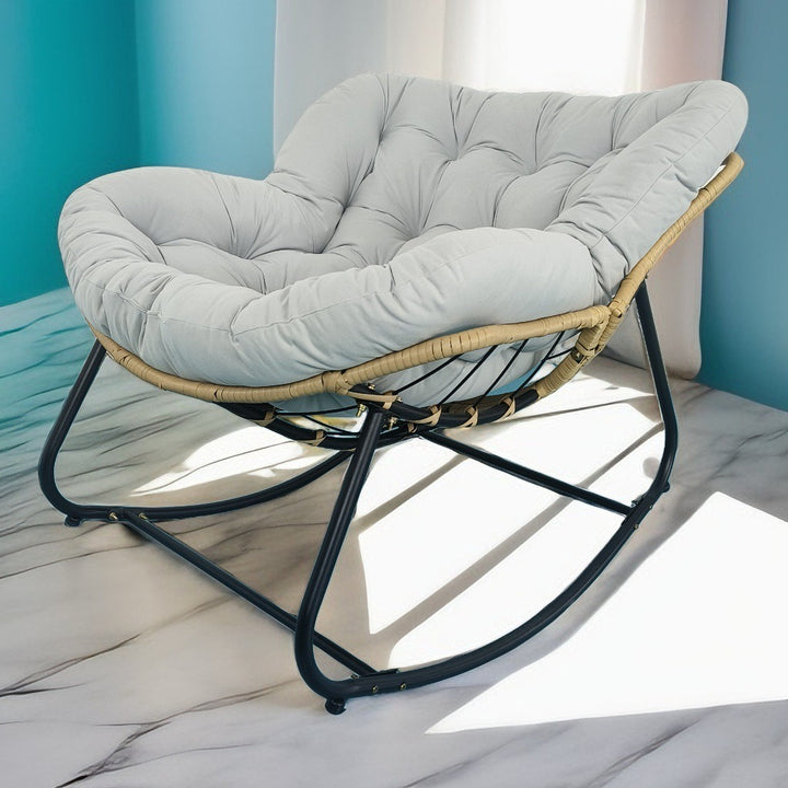 Moderner minimalistischer Schaukelstuhl mit geschwungener Vogelnest-Form aus Kohlenstoffstahl, Leinenmischgewebe, synthetischem Stoff und PE-Rattan, mit Rückenlehne, ohne Armlehnen, für das Wohnzimmer 