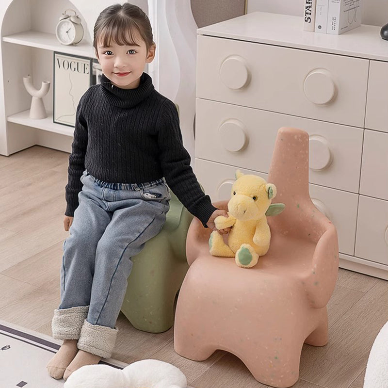 Diseño de elefante contemporáneo creativo curvado Silla de comedor para niños PE Respaldo con reposabrazos para comedor y cocina 