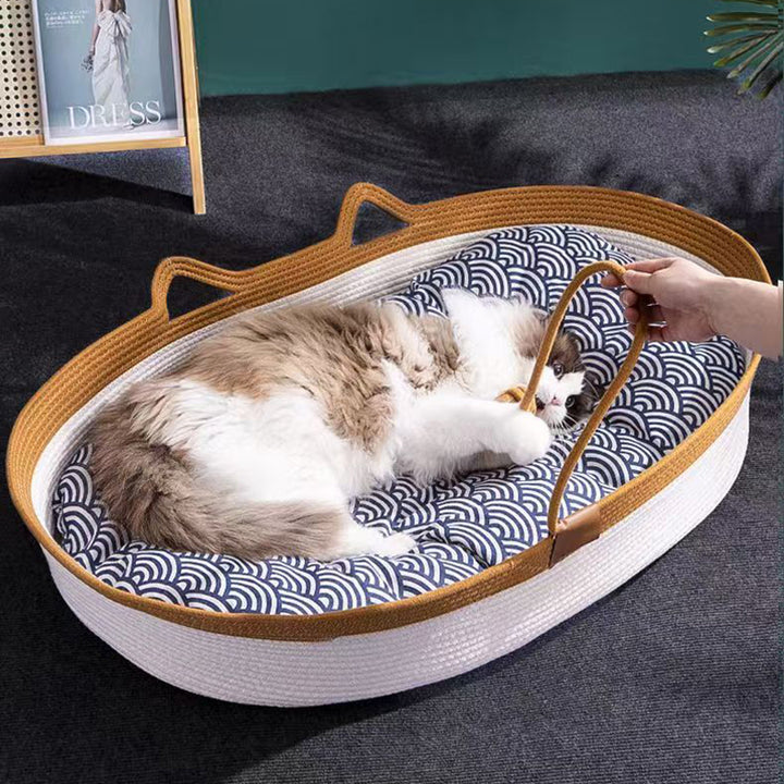 Lit pour chat en coton et lin au design cylindrique créatif contemporain avec oreilles de chat et balle jouet pour chambre 
