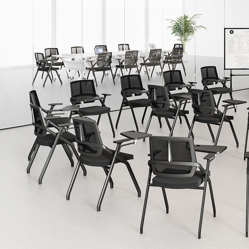 Moderner ergonomischer klappbarer Schulungsstuhl mit 180°-Tablettarmlehne – rechteckiger stapelbarer Schreibtischstuhl mit hochklappbarem Sitz und atmungsaktiver Netzrückenlehne für das Homeoffice 