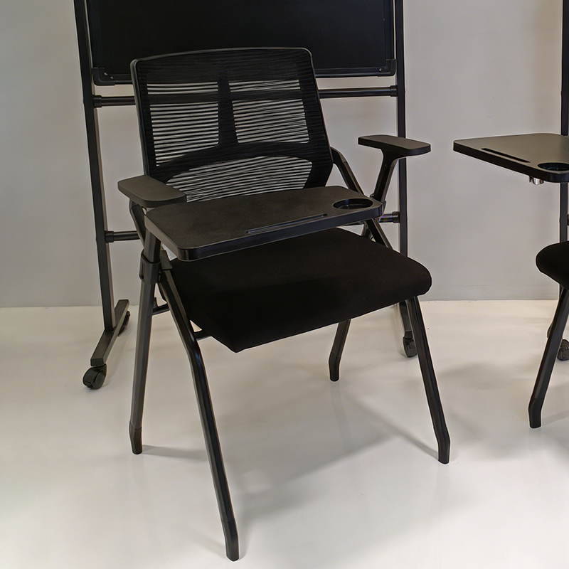 Moderner ergonomischer klappbarer Schulungsstuhl mit 180°-Tablettarmlehne – rechteckiger stapelbarer Schreibtischstuhl mit hochklappbarem Sitz und atmungsaktiver Netzrückenlehne für das Homeoffice 