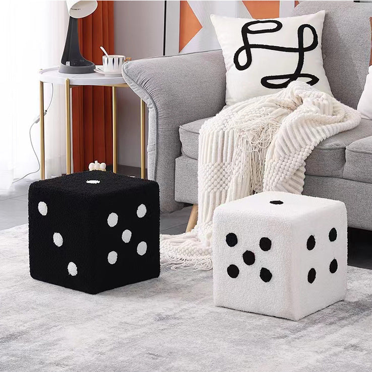 Taburete bajo contemporáneo de sherpa creativo y cubo de madera maciza en forma de dado con almohadillas antideslizantes para dormitorio y sala de estar 