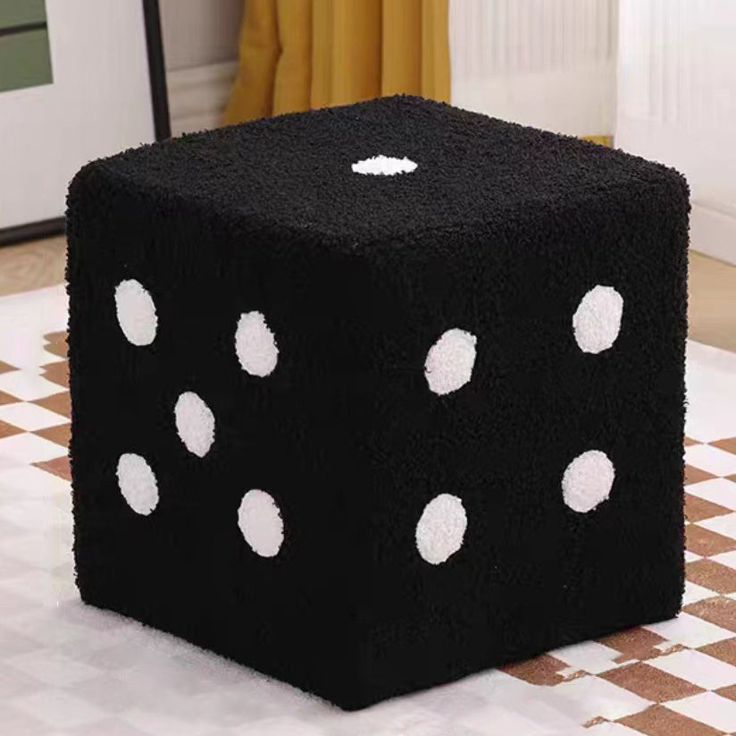Taburete bajo contemporáneo de sherpa creativo y cubo de madera maciza en forma de dado con almohadillas antideslizantes para dormitorio y sala de estar 