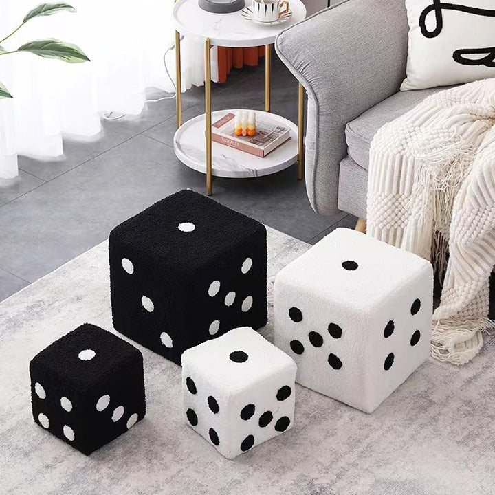 Taburete bajo contemporáneo de sherpa creativo y cubo de madera maciza en forma de dado con almohadillas antideslizantes para dormitorio y sala de estar 
