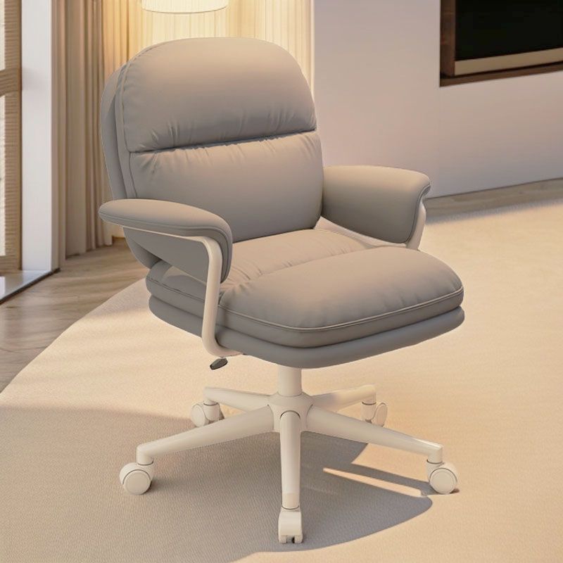 Moderner minimalistischer Schreibtischstuhl aus PU-Leder und Karbonstahl mit quadratischem Sitzkissen, Armlehne und Rückenlehne für das Home Office 