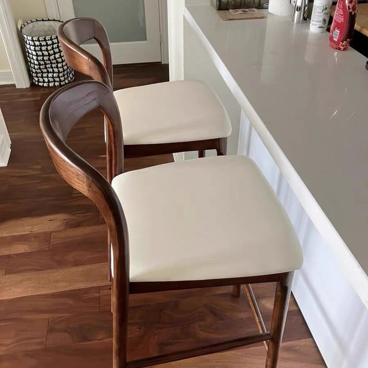 Moderner minimalistischer Holz-Kunstleder-Rechteck-Barhocker mit geschwungener Rückenlehne für das Esszimmer 
