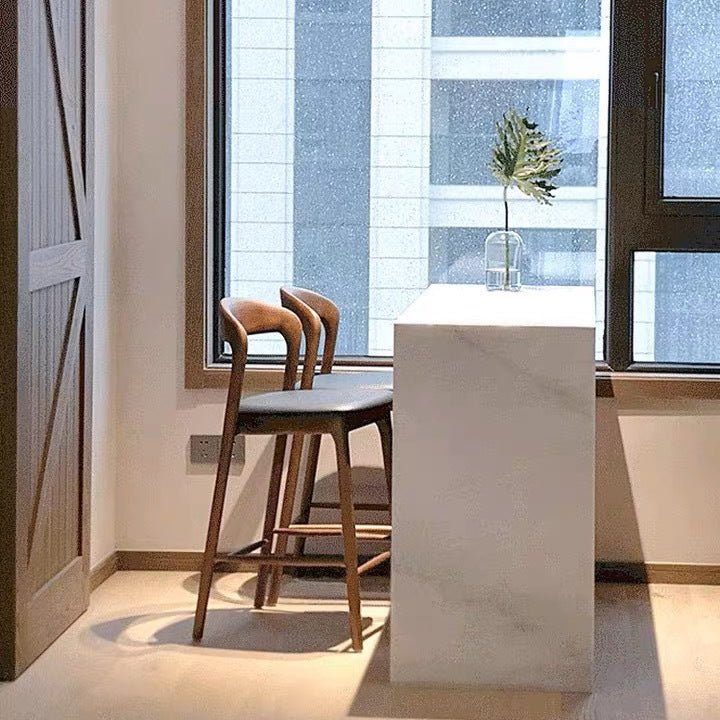 Moderner minimalistischer Holz-Kunstleder-Rechteck-Barhocker mit geschwungener Rückenlehne für das Esszimmer 