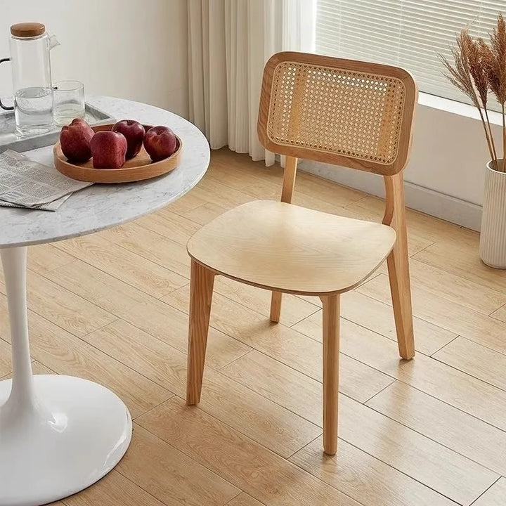 Zeitgenössischer nordischer Esszimmerstuhl aus massivem Holz und Rattan mit Rückenlehne für Esszimmer 