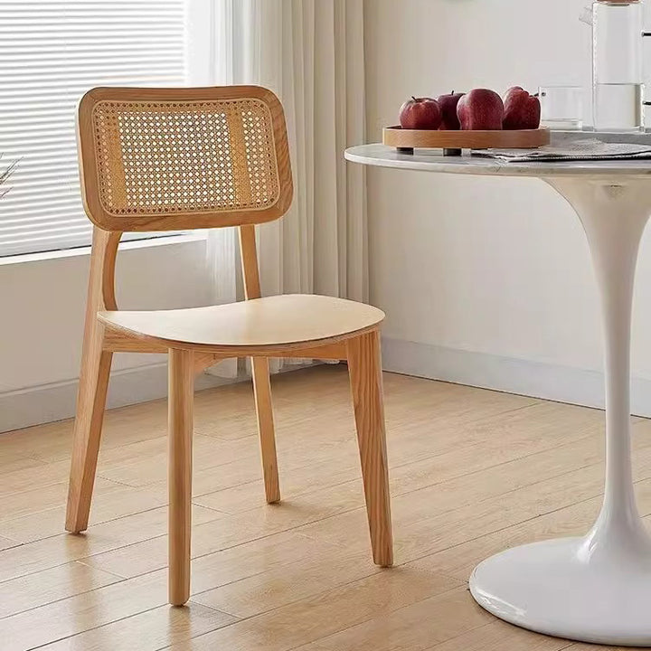 Zeitgenössischer nordischer Esszimmerstuhl aus massivem Holz und Rattan mit Rückenlehne für Esszimmer 