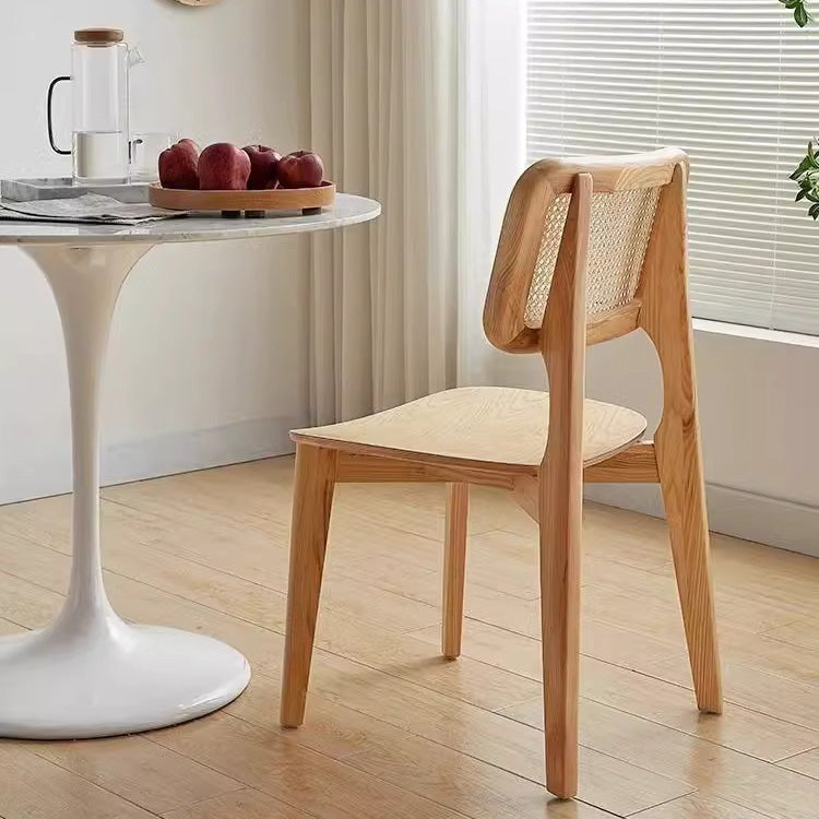 Zeitgenössischer nordischer Esszimmerstuhl aus massivem Holz und Rattan mit Rückenlehne für Esszimmer 