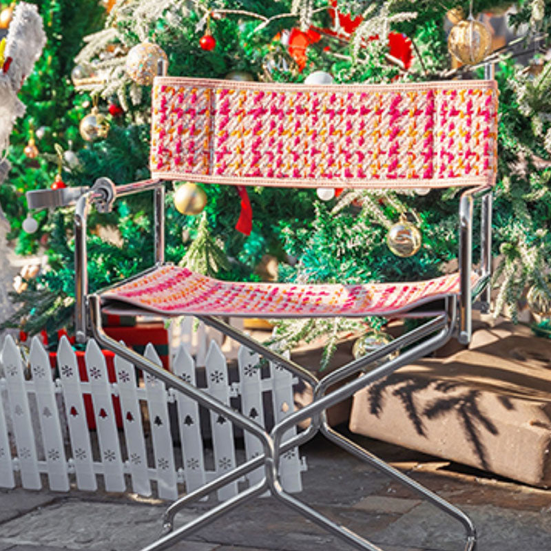 Art Deco-inspirierter geflochtener faltbarer Regiestuhl - Retro-Karo-Stoff tragbarer Akzentstuhl für die Terrasse im Freien 