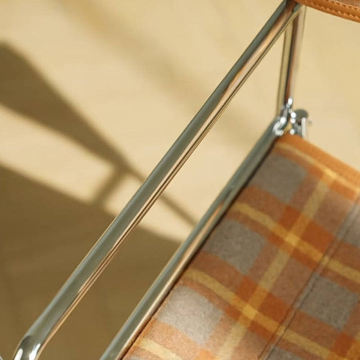 Art Deco-inspirierter geflochtener faltbarer Regiestuhl - Retro-Karo-Stoff tragbarer Akzentstuhl für die Terrasse im Freien 
