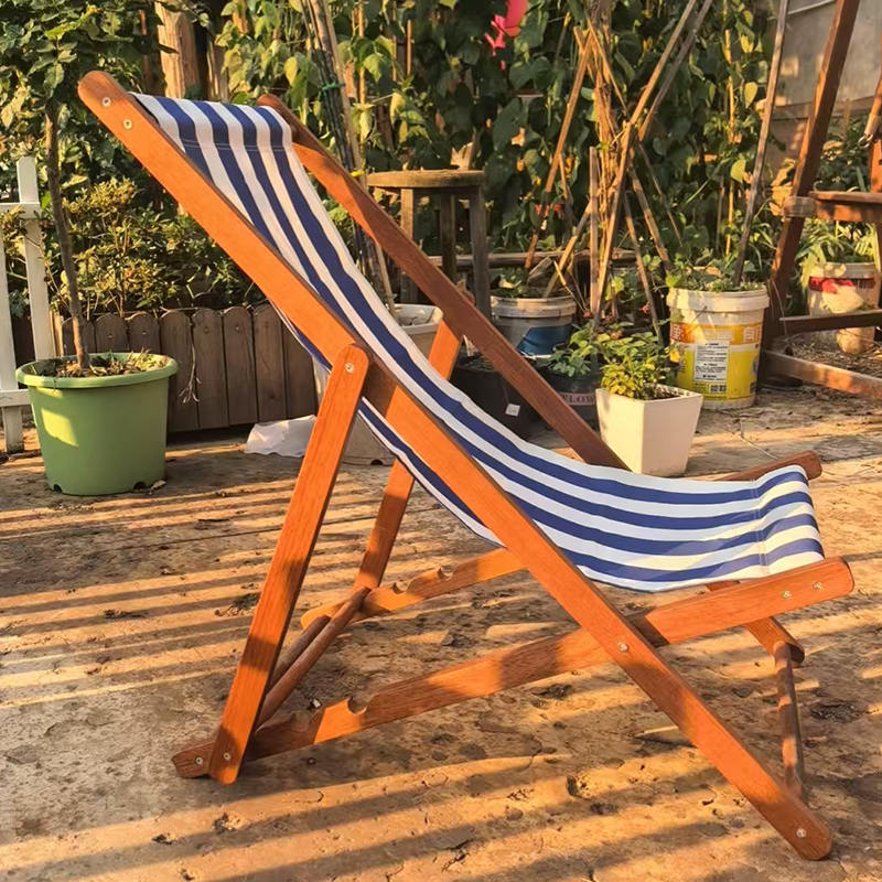 Moderner minimalistischer klappbarer Liegestuhl aus Merbau-Holz mit Oxford-Gewebe und Baumwoll-Leinen-Mischung, rechteckig, mit 3-fach verstellbarer Rückenlehne für den Outdoor-Gartenbereich 