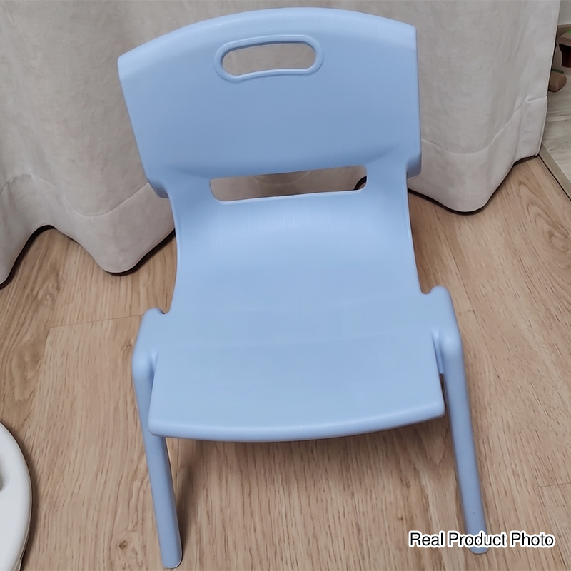 Zeitgenössischer skandinavischer quadratischer PP stapelbarer Rückenlehnen-Kinderhocker für das Wohnzimmer 