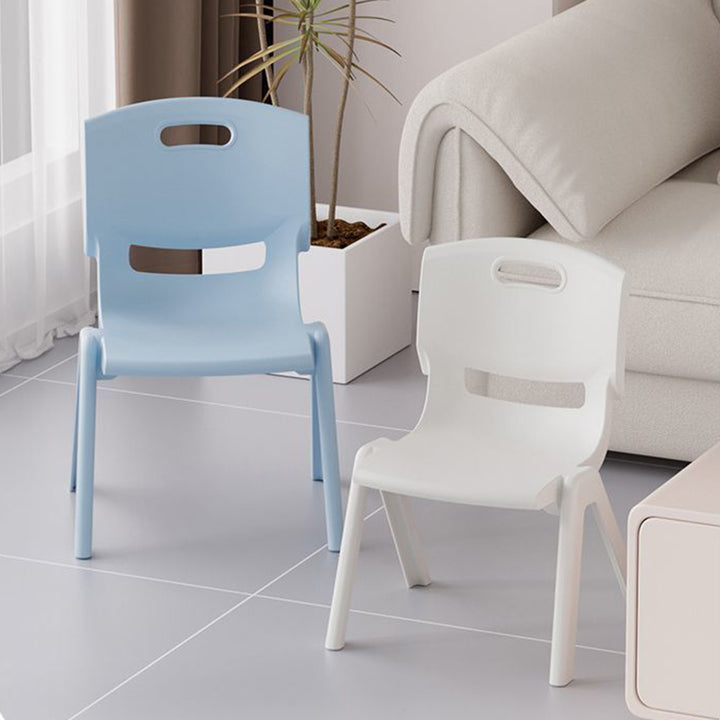Zeitgenössischer skandinavischer quadratischer PP stapelbarer Rückenlehnen-Kinderhocker für das Wohnzimmer 