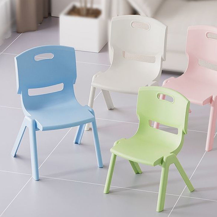 Zeitgenössischer skandinavischer quadratischer PP stapelbarer Rückenlehnen-Kinderhocker für das Wohnzimmer 