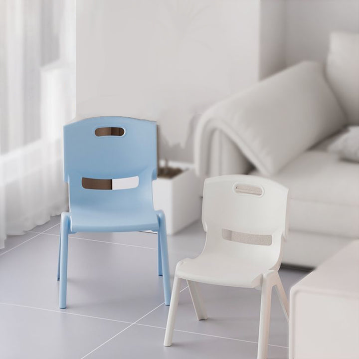 Zeitgenössischer skandinavischer quadratischer PP stapelbarer Rückenlehnen-Kinderhocker für das Wohnzimmer 
