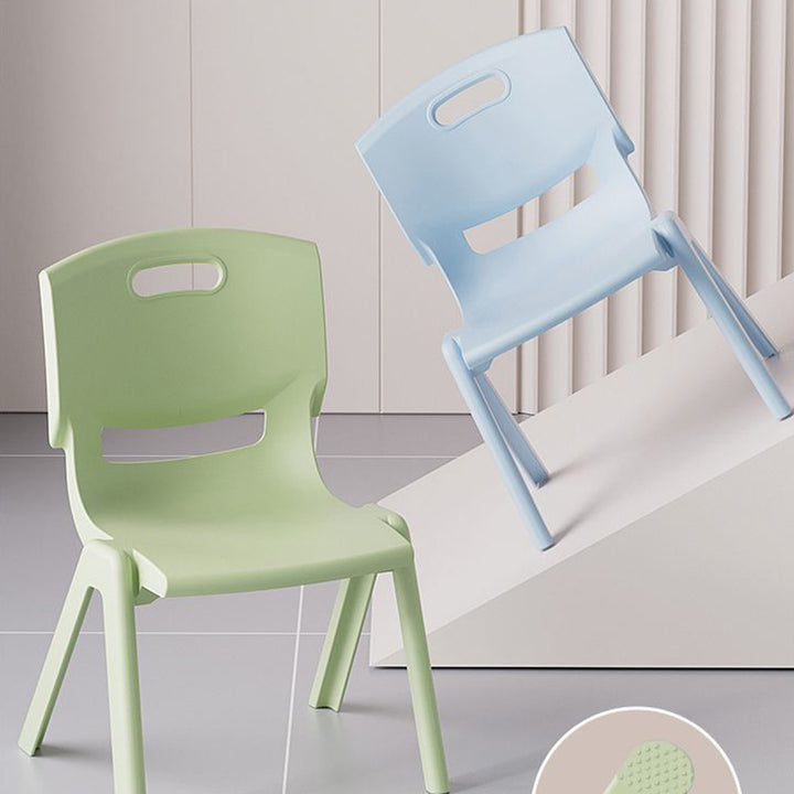 Zeitgenössischer skandinavischer quadratischer PP stapelbarer Rückenlehnen-Kinderhocker für das Wohnzimmer 