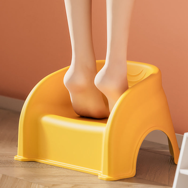Tabouret bas empilable avec dossier et accoudoirs en PP rond créatif contemporain pour enfants, pour salon et chambre 