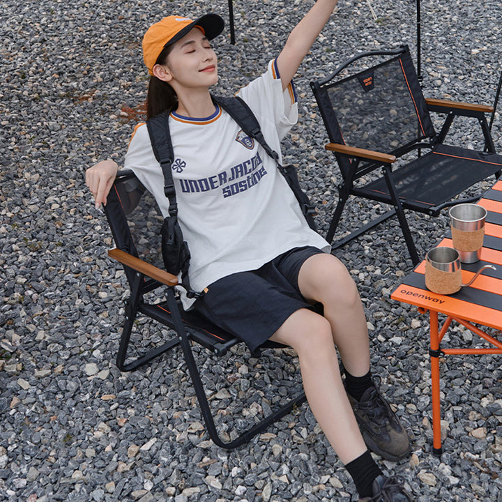 Moderner minimalistischer quadratischer Campingstuhl aus Kohlenstoffstahl, Nylon und Buchenholz mit klappbarer Rückenlehne und Armlehne für den Außenbereich 
