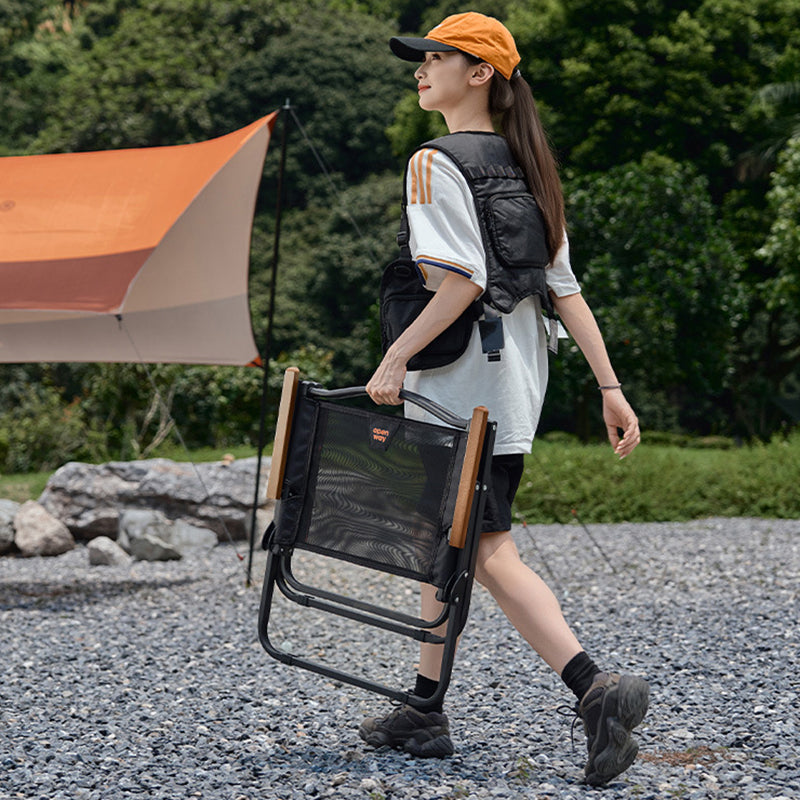 Moderner minimalistischer quadratischer Campingstuhl aus Kohlenstoffstahl, Nylon und Buchenholz mit klappbarer Rückenlehne und Armlehne für den Außenbereich 