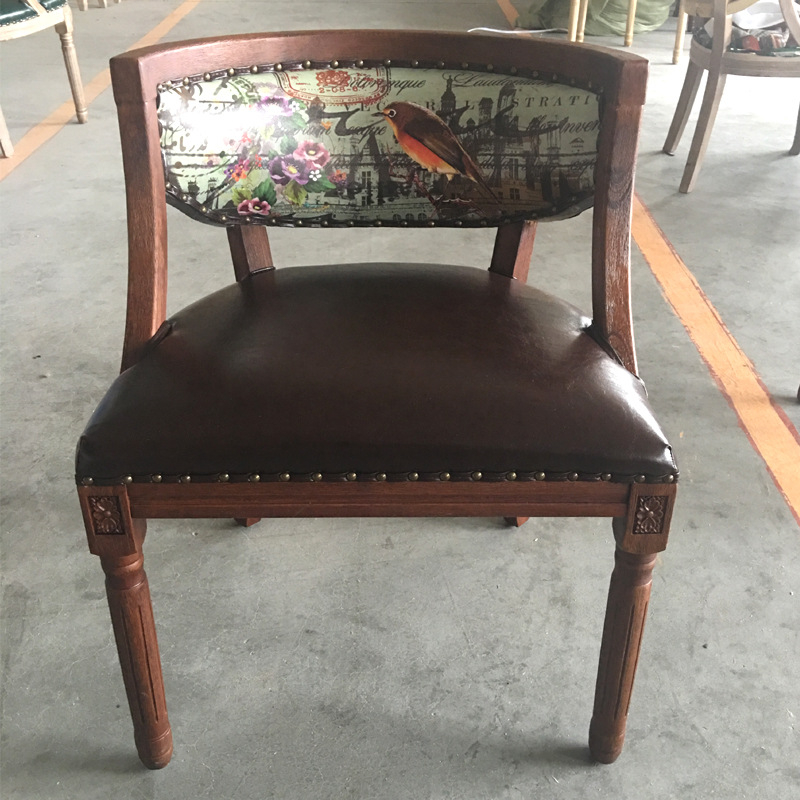 Traditioneller Vintage-Quadrat-Dining-Stuhl aus Gummibaumholz mit PU-Leder-Rückenlehne und Armlehnen für das Esszimmer 