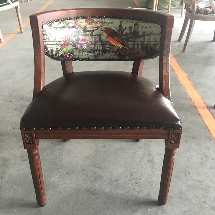 Traditioneller Vintage-Quadrat-Dining-Stuhl aus Gummibaumholz mit PU-Leder-Rückenlehne und Armlehnen für das Esszimmer 