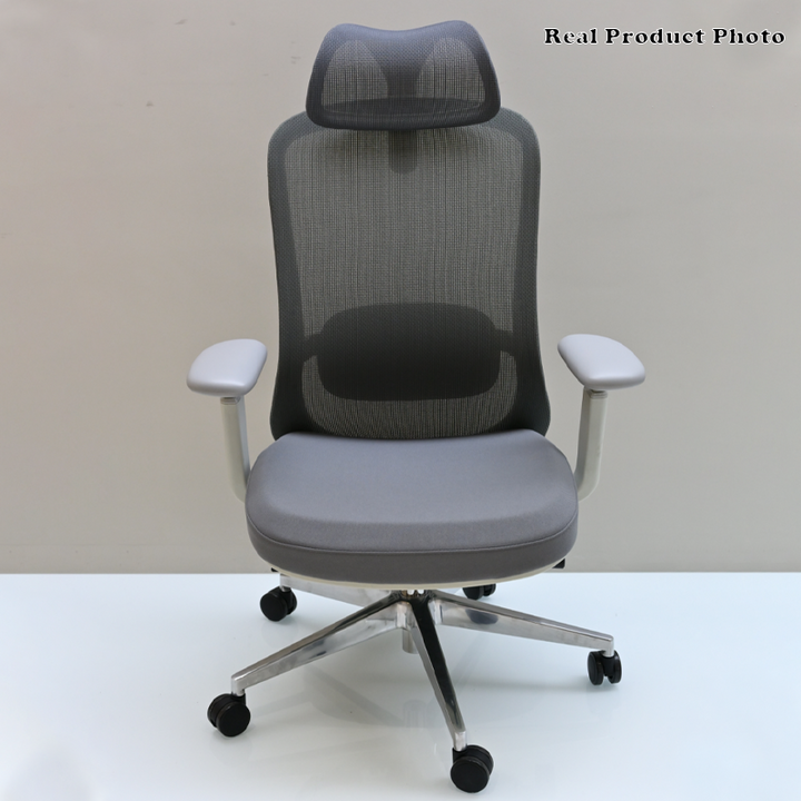 Moderner minimalistischer Bürostuhl mit hoher Rückenlehne und atmungsaktivem Netzgewebe: Verstellbare Lordosenstütze – ergonomischer Schreibtischstuhl fürs Homeoffice 